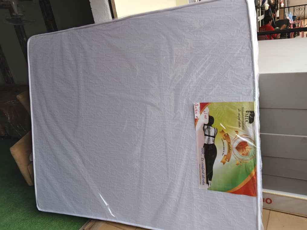 Matelas orthopédique blanc